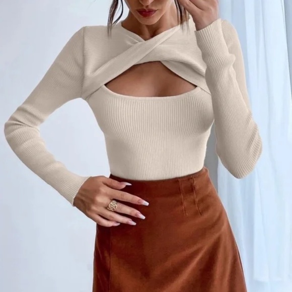 Cozy Cut out Knit Sweater Top - Picture 3 of 4